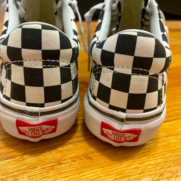 Vans Checkered tie up sneakers size 7 never worn - Picture 3 of 3